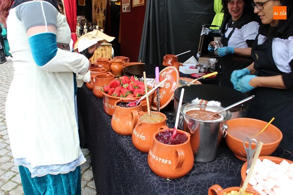Foto 7 - La Feria Medieval de Moncorvo 2019 arranca con la participaci&oacute;n de alumnos de Vitigudino y...