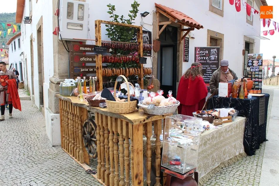 Foto 5 - La Feria Medieval de Moncorvo 2019 arranca con la participaci&oacute;n de alumnos de Vitigudino y...