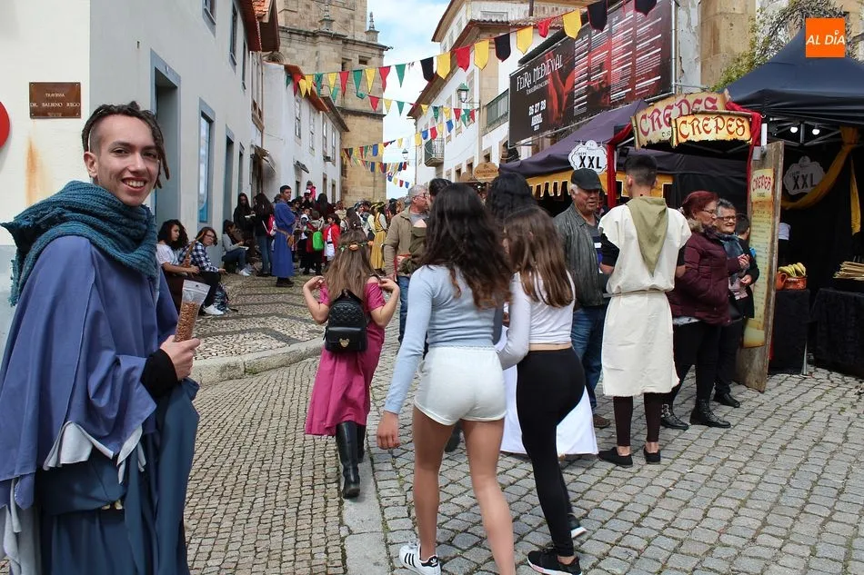 Foto 3 - La Feria Medieval de Moncorvo 2019 arranca con la participaci&oacute;n de alumnos de Vitigudino y...