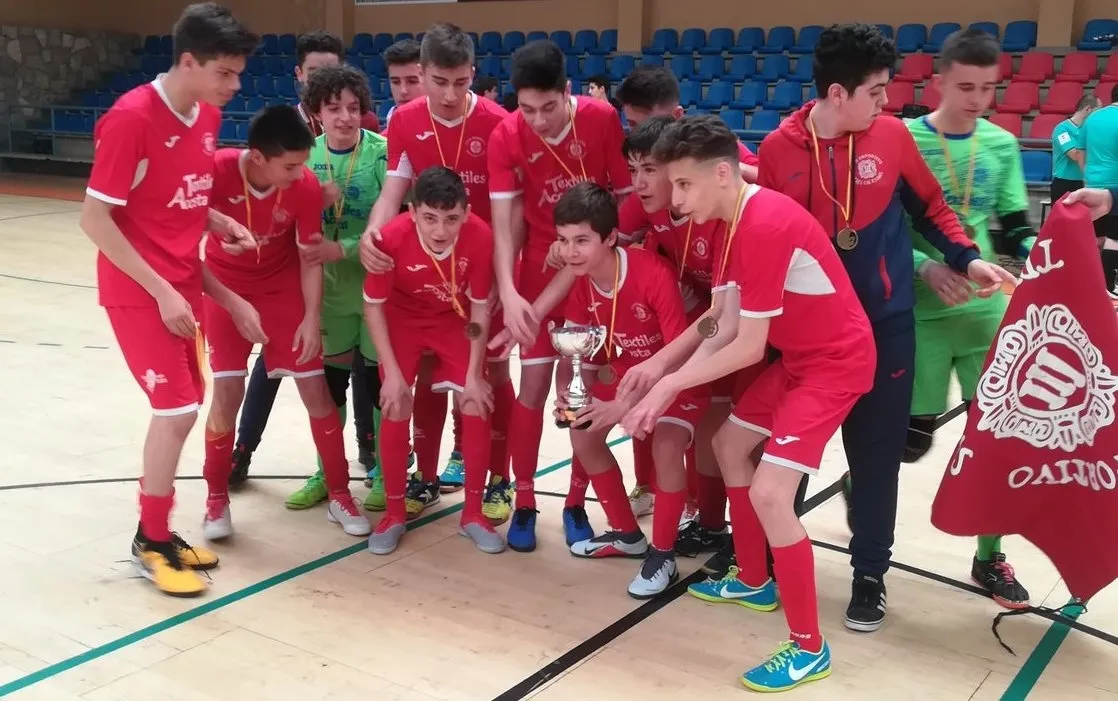 Foto 2 - El III Columnas Cadete revalida el t&iacute;tulo de campe&oacute;n provincial de los Juegos Escolares  