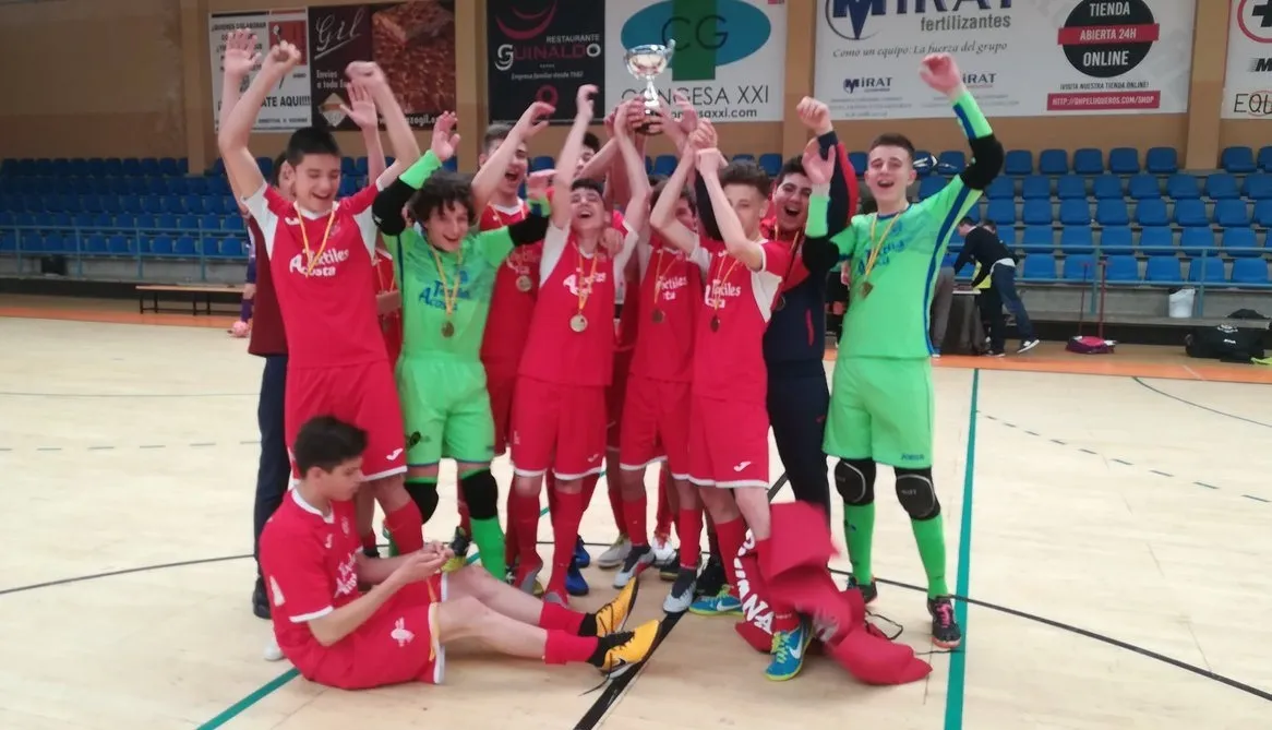 El III Columnas Cadete revalida el título de campeón provincial de los Juegos Escolares  