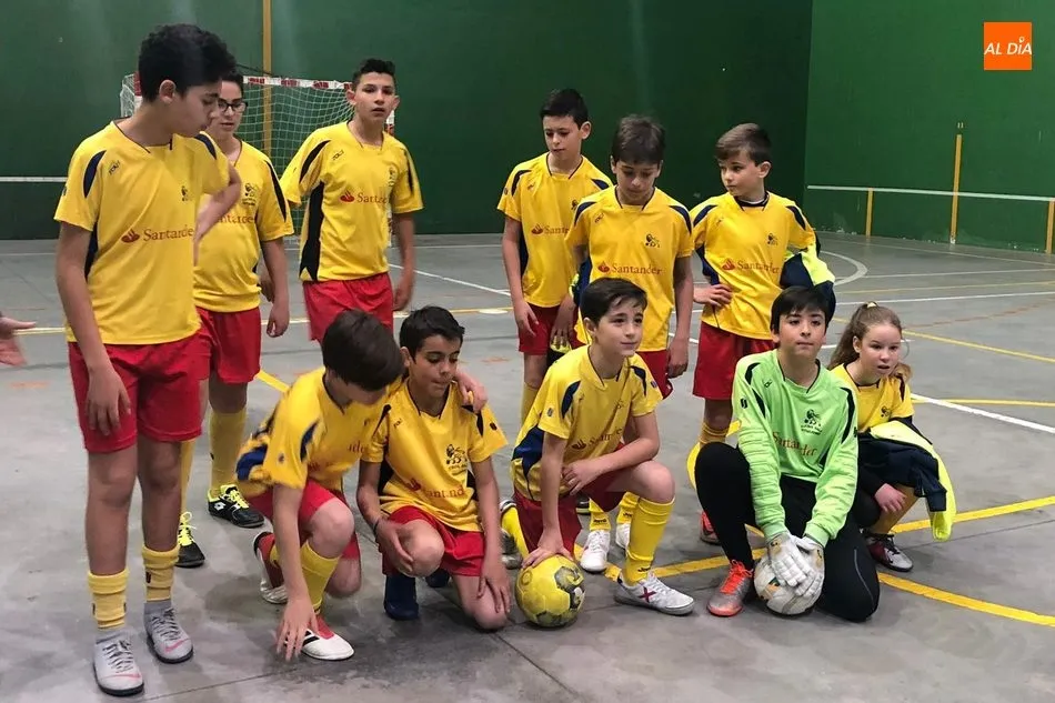Foto 6 - El equipo alev&iacute;n del CD Los Leones se proclama campe&oacute;n provincial de f&uacute;tbol sala  