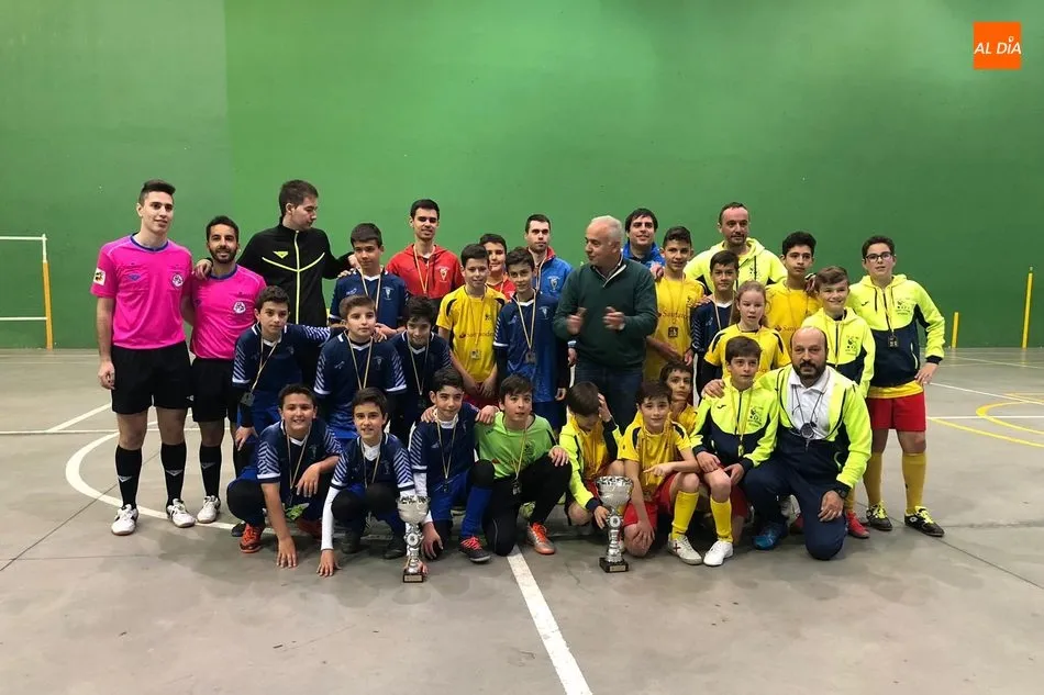 Foto 5 - El equipo alev&iacute;n del CD Los Leones se proclama campe&oacute;n provincial de f&uacute;tbol sala  