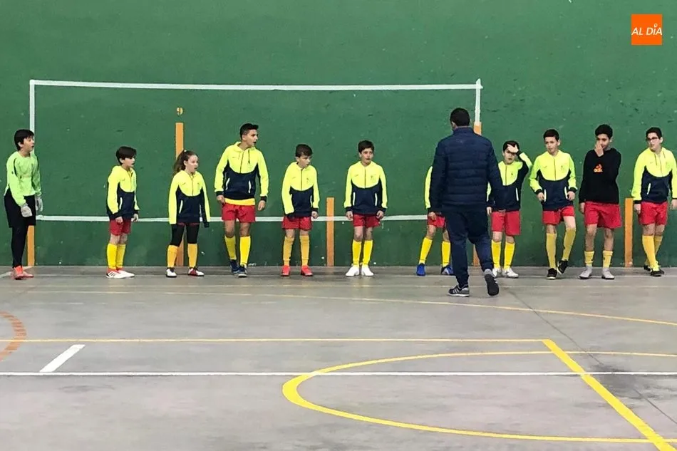 Foto 4 - El equipo alev&iacute;n del CD Los Leones se proclama campe&oacute;n provincial de f&uacute;tbol sala  