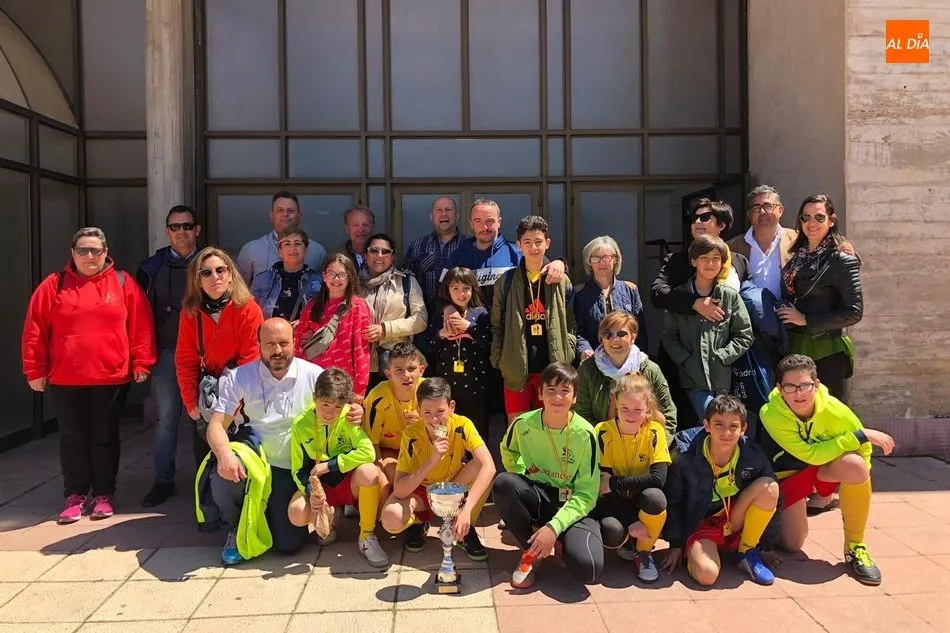 Foto 3 - El equipo alev&iacute;n del CD Los Leones se proclama campe&oacute;n provincial de f&uacute;tbol sala  