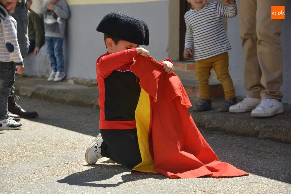 Foto 10 - Los m&aacute;s peque&ntilde;os disfrutan en el encierro infantil