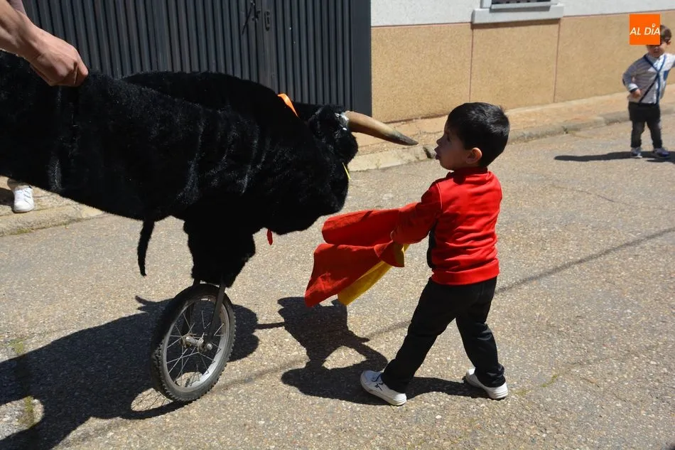 Foto 9 - Los m&aacute;s peque&ntilde;os disfrutan en el encierro infantil