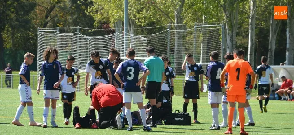Un partido de fútbol base / Lydia González