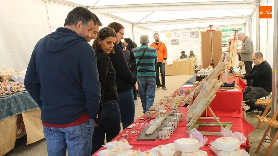Mercado artesanal y campesino en Torresmenudas