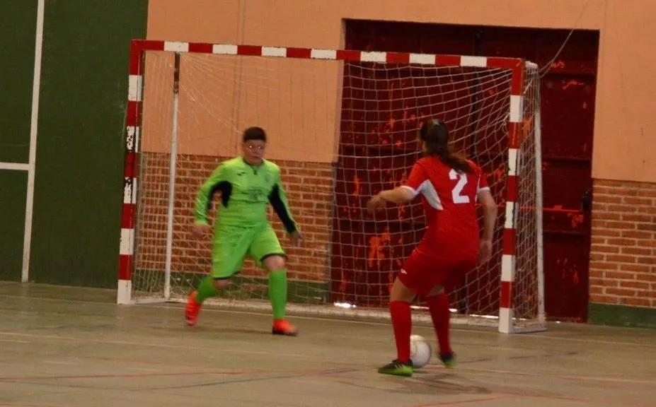 Foto 6 - [M 27|28 ABR] Javier Mart&iacute;n logra un rep&oacute;ker en la victoria del Benjam&iacute;n del Ciudad Rodrigo ante ...