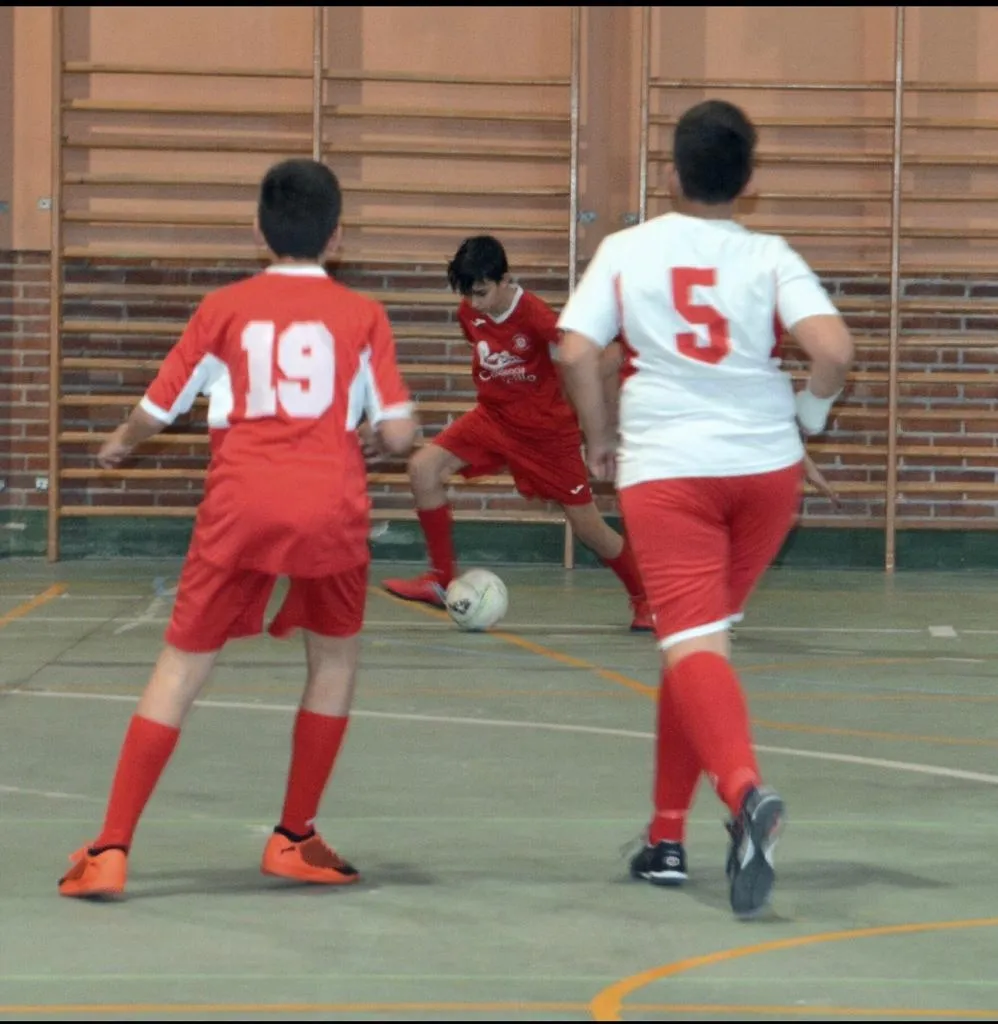 Foto 2 - [M 27|28 ABR] Javier Mart&iacute;n logra un rep&oacute;ker en la victoria del Benjam&iacute;n del Ciudad Rodrigo ante ...