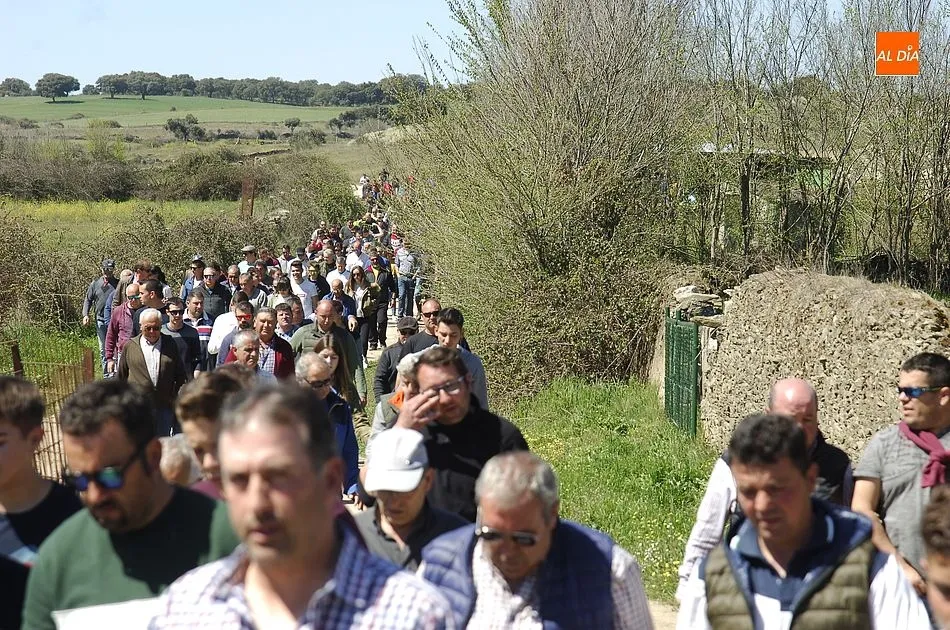 Foto 8 - Miles de personas presencian el r&aacute;pido y limpio primer encierro de Gallegos  