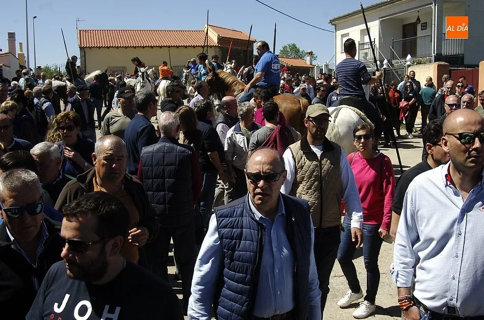 Foto 5 - Miles de personas presencian el r&aacute;pido y limpio primer encierro de Gallegos  