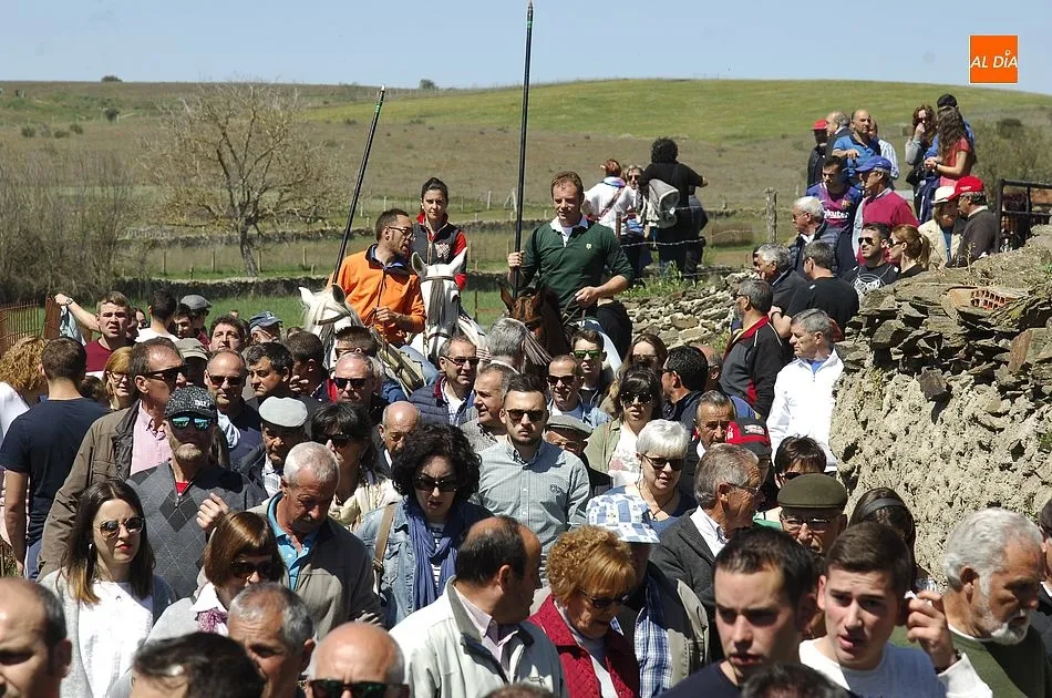 Foto 6 - Miles de personas presencian el r&aacute;pido y limpio primer encierro de Gallegos  