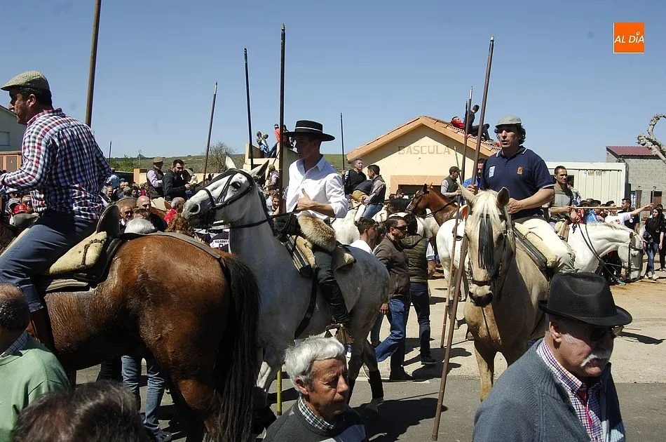 Foto 3 - Miles de personas presencian el r&aacute;pido y limpio primer encierro de Gallegos  