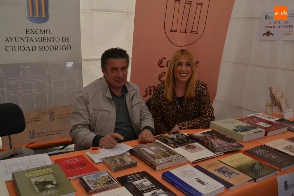 Foto 7 - Una gran meteorolog&iacute;a brinda una espl&eacute;ndida jornada sabatina en la Feria del Libro  