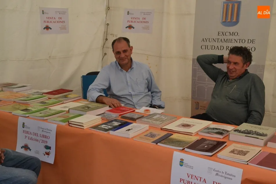 Foto 2 - Una gran meteorolog&iacute;a brinda una espl&eacute;ndida jornada sabatina en la Feria del Libro  