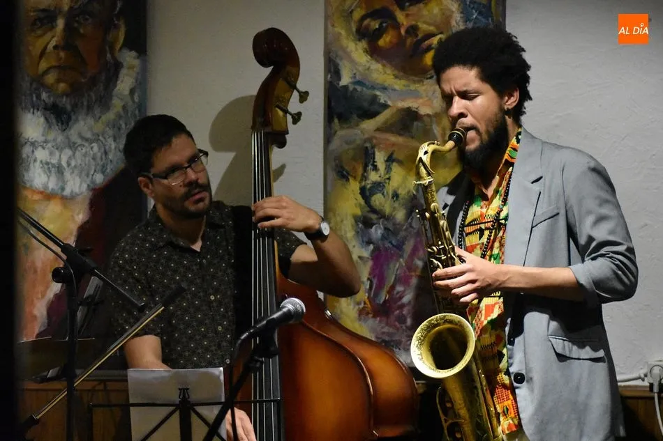 Foto 5 - Concierto de despedida de ALAMISA con el saxofonista Ariel Br&iacute;nguez