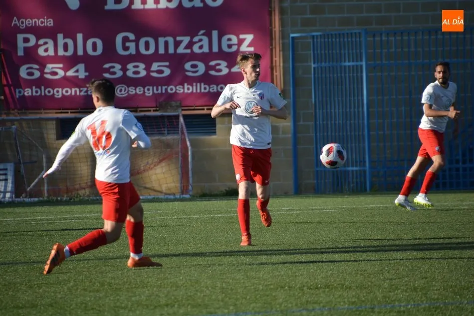 Foto 4 - El Santa Marta gana a la Cebrere&ntilde;a y alcanza la permanencia en la categor&iacute;a (3-1)