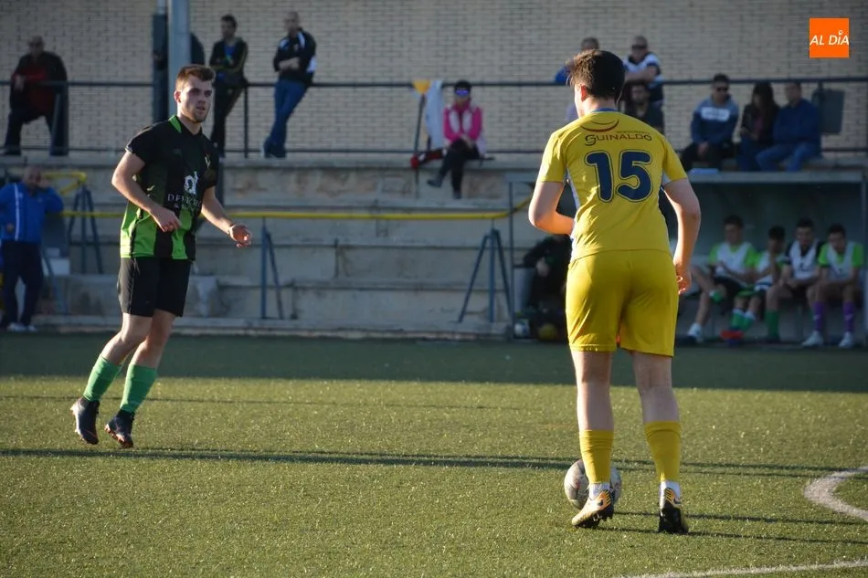 Foto 11 - El Navega sube a Regional tras golear al Villares de la Reina (1-5)