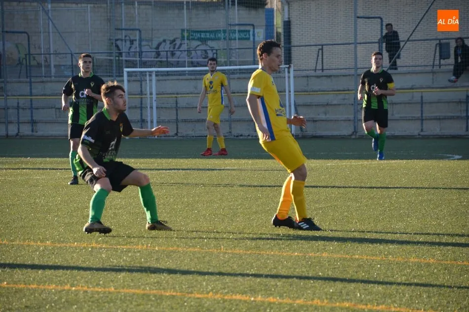 Foto 9 - El Navega sube a Regional tras golear al Villares de la Reina (1-5)
