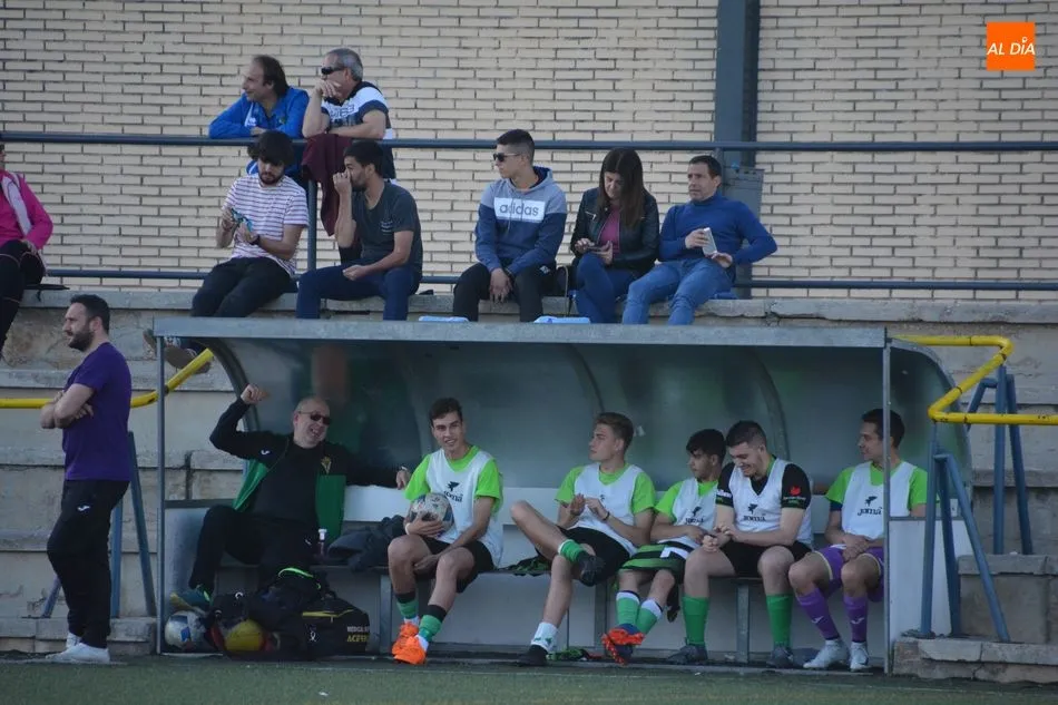 Foto 7 - El Navega sube a Regional tras golear al Villares de la Reina (1-5)