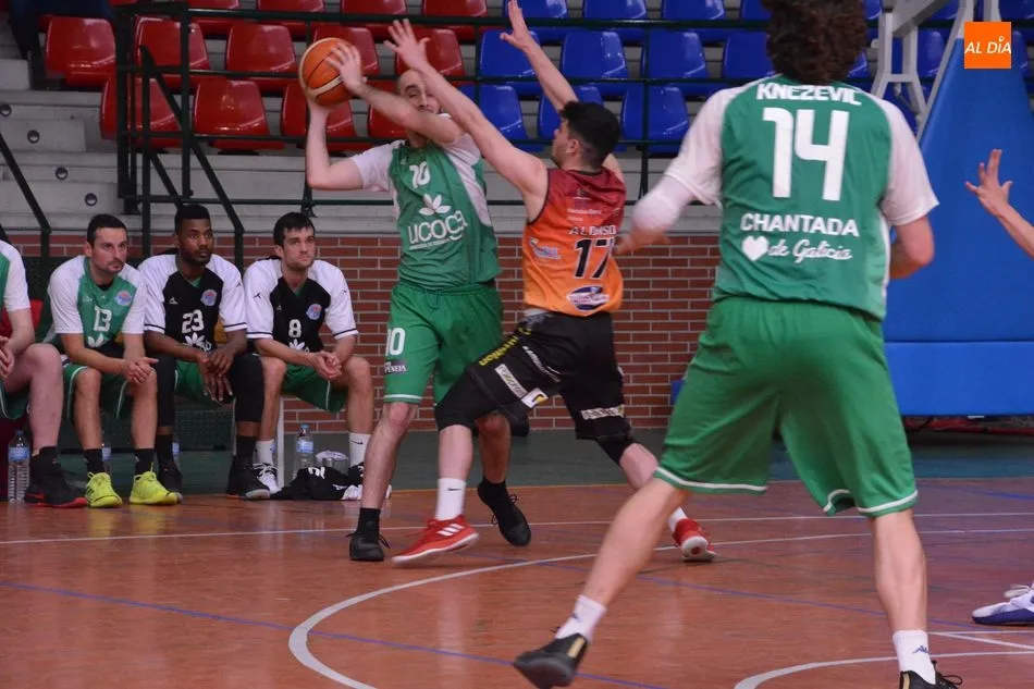 Foto 10 - El Aquimisa Carbajosa despide la Liga con una soberbia victoria sobre el Chantada (76-75)