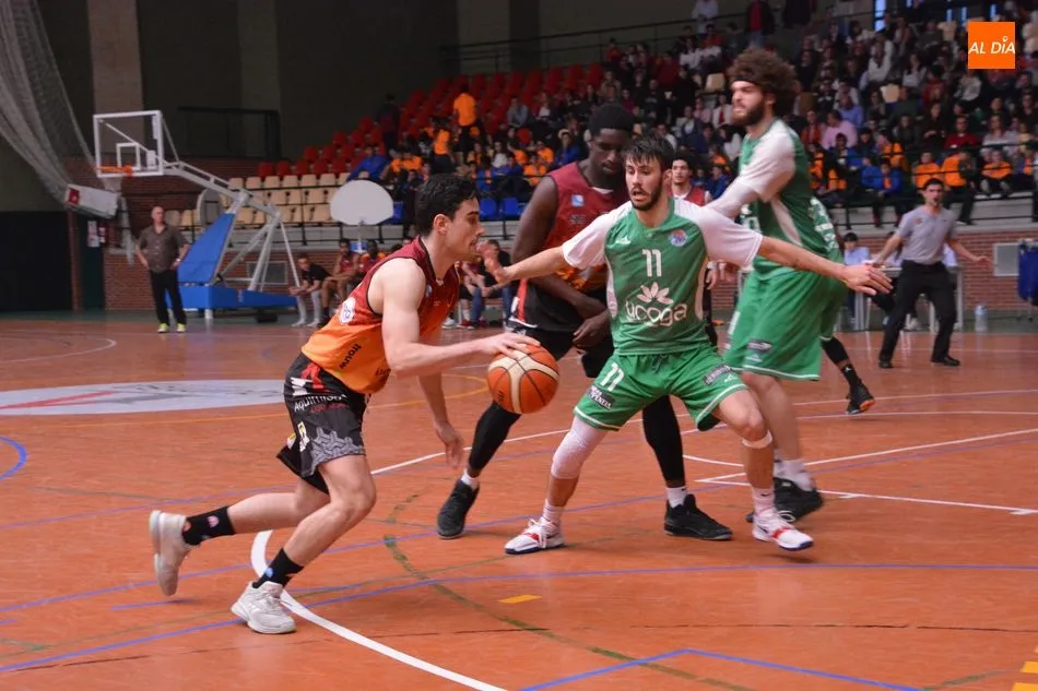 Foto 3 - El Aquimisa Carbajosa despide la Liga con una soberbia victoria sobre el Chantada (76-75)