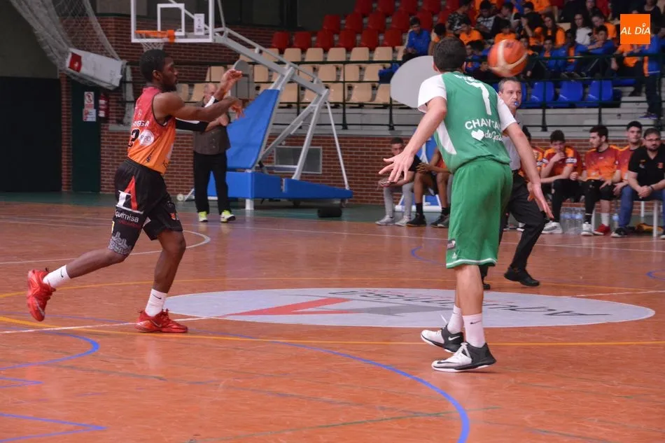 Foto 2 - El Aquimisa Carbajosa despide la Liga con una soberbia victoria sobre el Chantada (76-75)