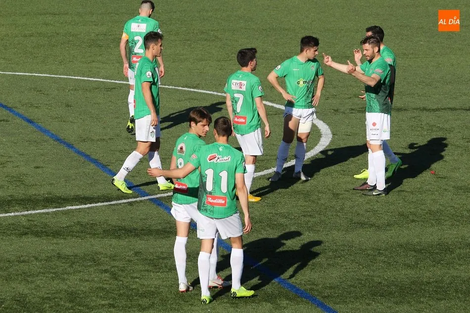 Foto 9 - El CD Guijuelo vence por la m&iacute;nima a una complicada Cultural Leonesa y sigue luchando por la Copa...