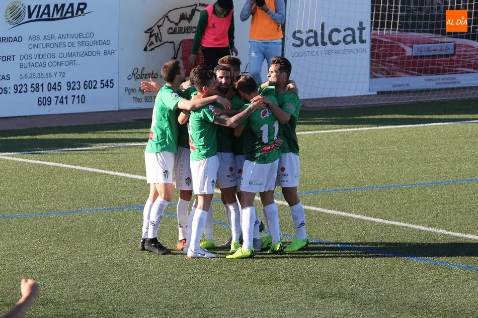 Foto 8 - El CD Guijuelo vence por la m&iacute;nima a una complicada Cultural Leonesa y sigue luchando por la Copa...