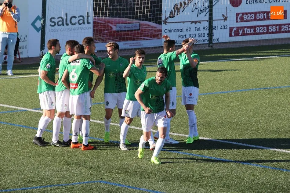 Foto 7 - El CD Guijuelo vence por la m&iacute;nima a una complicada Cultural Leonesa y sigue luchando por la Copa...