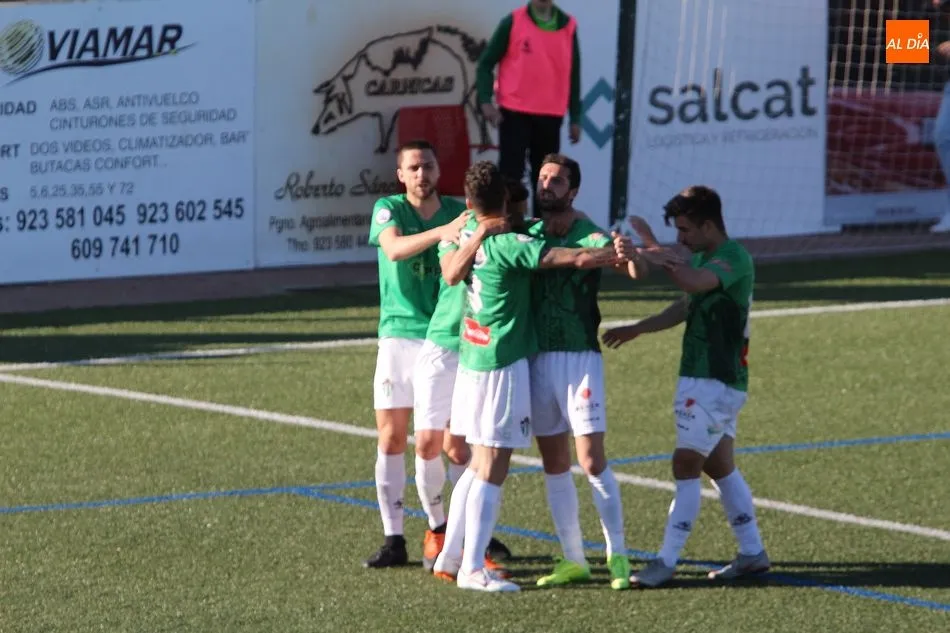 Foto 6 - El CD Guijuelo vence por la m&iacute;nima a una complicada Cultural Leonesa y sigue luchando por la Copa...