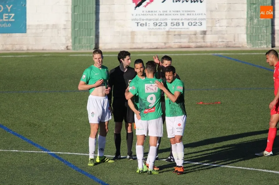 Foto 4 - El CD Guijuelo vence por la m&iacute;nima a una complicada Cultural Leonesa y sigue luchando por la Copa...