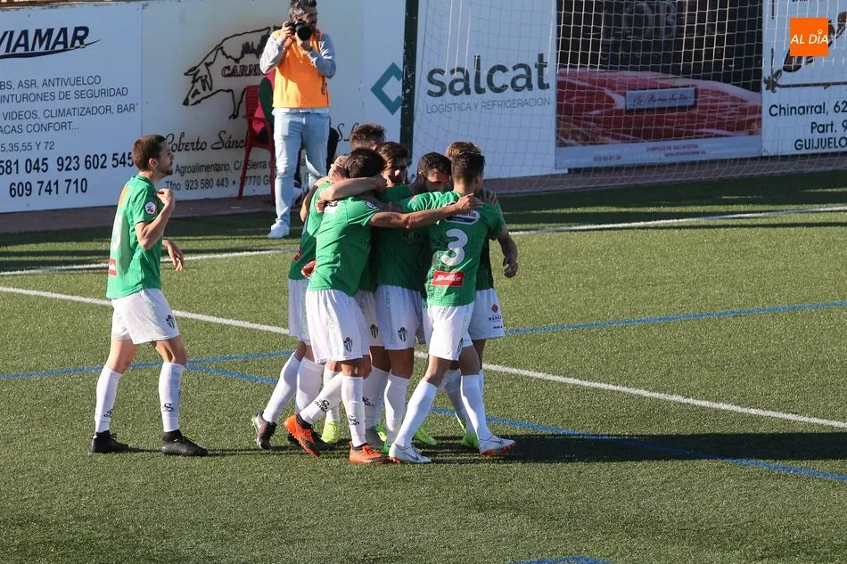 Foto 2 - El CD Guijuelo vence por la m&iacute;nima a una complicada Cultural Leonesa y sigue luchando por la Copa...