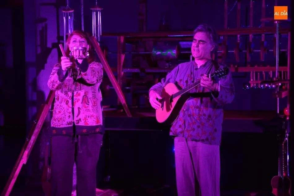 Actuación de la compañía Tyl Tyl en la sala de Santo Domingo. Foto de Eva Fernández