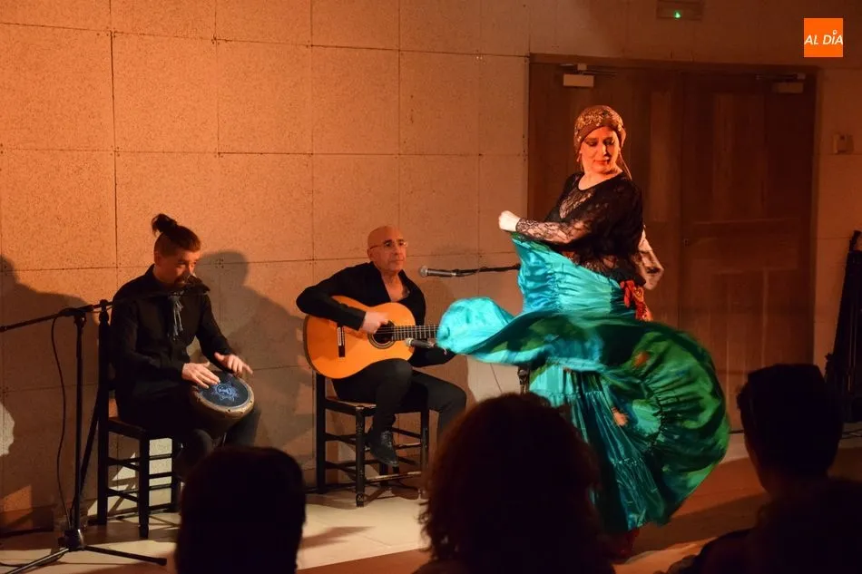 Foto 7 - Rita Clara muestra en la Casa de las Conchas el &lsquo;Flamenco de Libro&rsquo;