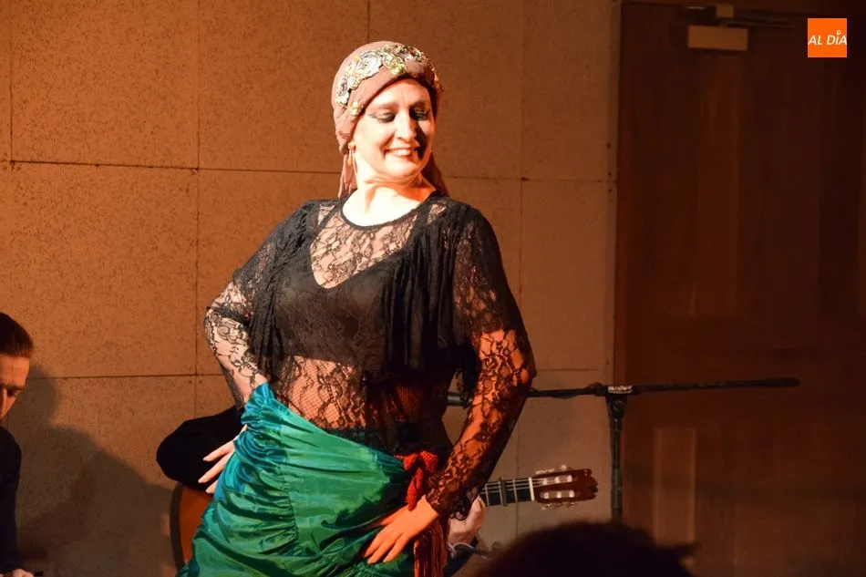 Foto 6 - Rita Clara muestra en la Casa de las Conchas el &lsquo;Flamenco de Libro&rsquo;