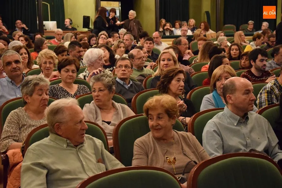 Foto 2 - El buen hacer de Kiti Manver ilumina el escenario del Liceo con la obra &lsquo;Juntos&rsquo;