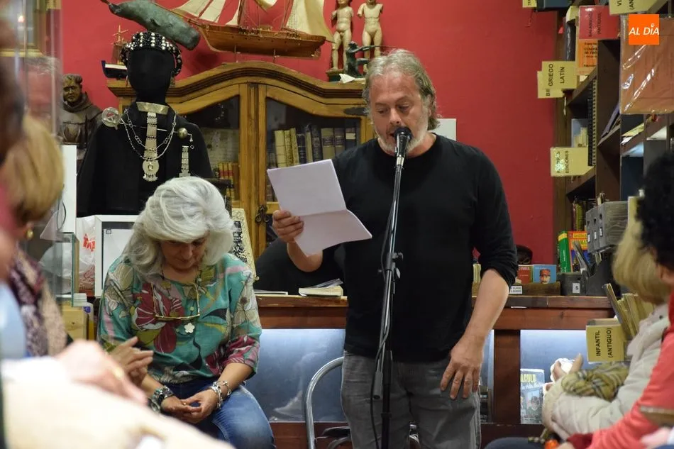 Foto 2 - &lsquo;Sumergir el sue&ntilde;o&rsquo;, la poes&iacute;a de Montse Villar para lograr un mundo m&aacute;s habitable