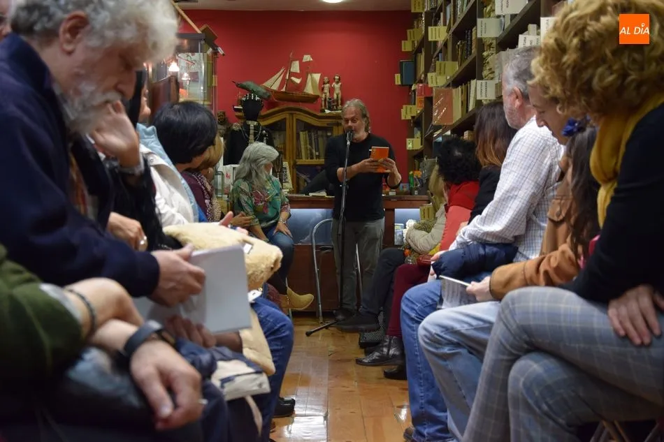 Foto 6 - &lsquo;Sumergir el sue&ntilde;o&rsquo;, la poes&iacute;a de Montse Villar para lograr un mundo m&aacute;s habitable