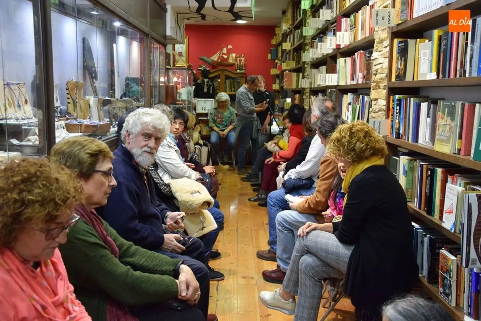 Foto 5 - &lsquo;Sumergir el sue&ntilde;o&rsquo;, la poes&iacute;a de Montse Villar para lograr un mundo m&aacute;s habitable