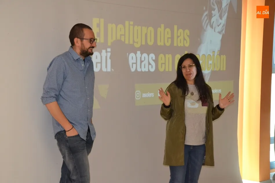 Foto 7 - Alberto Soler protagoniza la &uacute;ltima sesi&oacute;n de la Escuela de Padres y Madres  