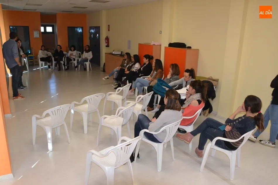 Foto 6 - Alberto Soler protagoniza la &uacute;ltima sesi&oacute;n de la Escuela de Padres y Madres  