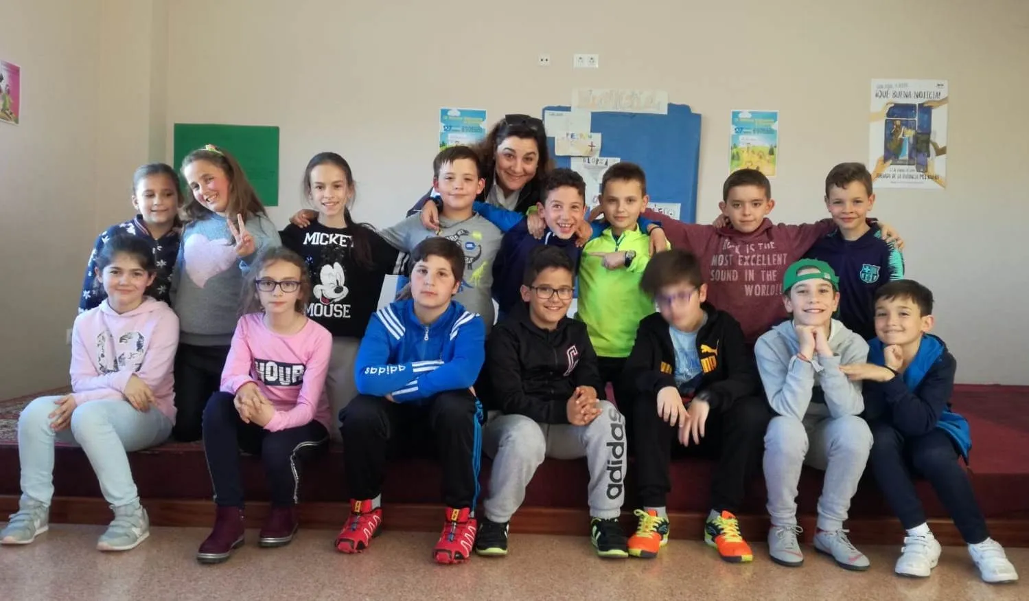 Los niños de Primera Comunión de El Salvador toman parte en una convivencia  