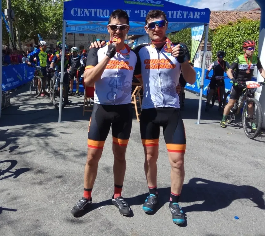 Foto 3 - Daniel Zamarre&ntilde;o y Luis Dur&aacute;n participan en el V Marat&oacute;n Bajo Ti&eacute;tar promocionando el 75...