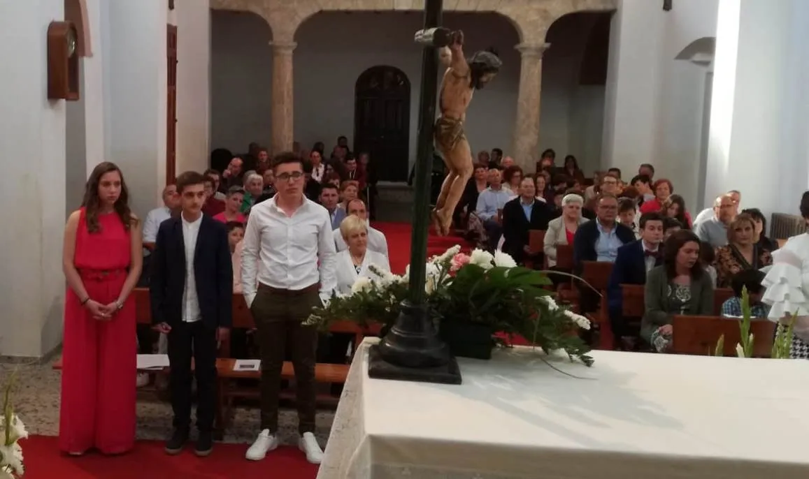 Foto 7 - El Obispo em&eacute;rito de Sig&uuml;enza-Guadalajara Jos&eacute; S&aacute;nchez confirma a 6 j&oacute;venes en Santa Marina  