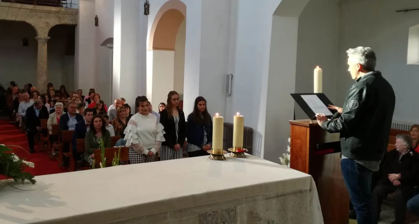 Foto 6 - El Obispo em&eacute;rito de Sig&uuml;enza-Guadalajara Jos&eacute; S&aacute;nchez confirma a 6 j&oacute;venes en Santa Marina  