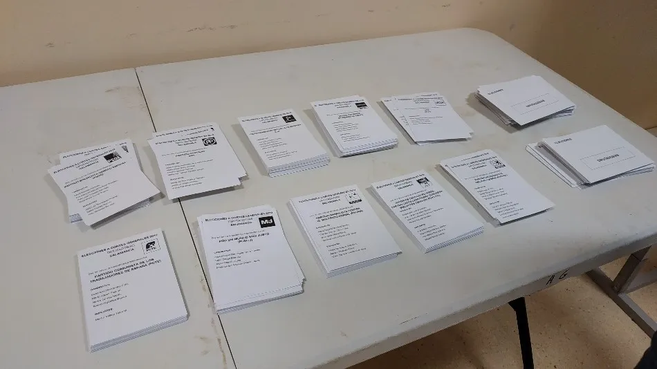 Foto 8 - Arranca la jornada electoral en Guijuelo