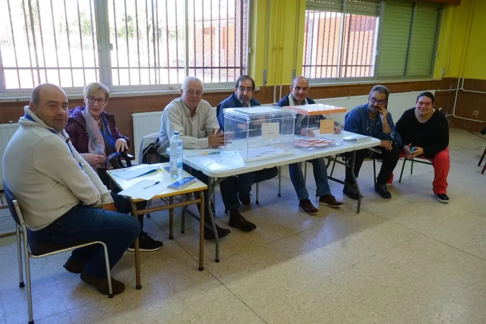 Foto 4 - Arranca la jornada electoral en Guijuelo